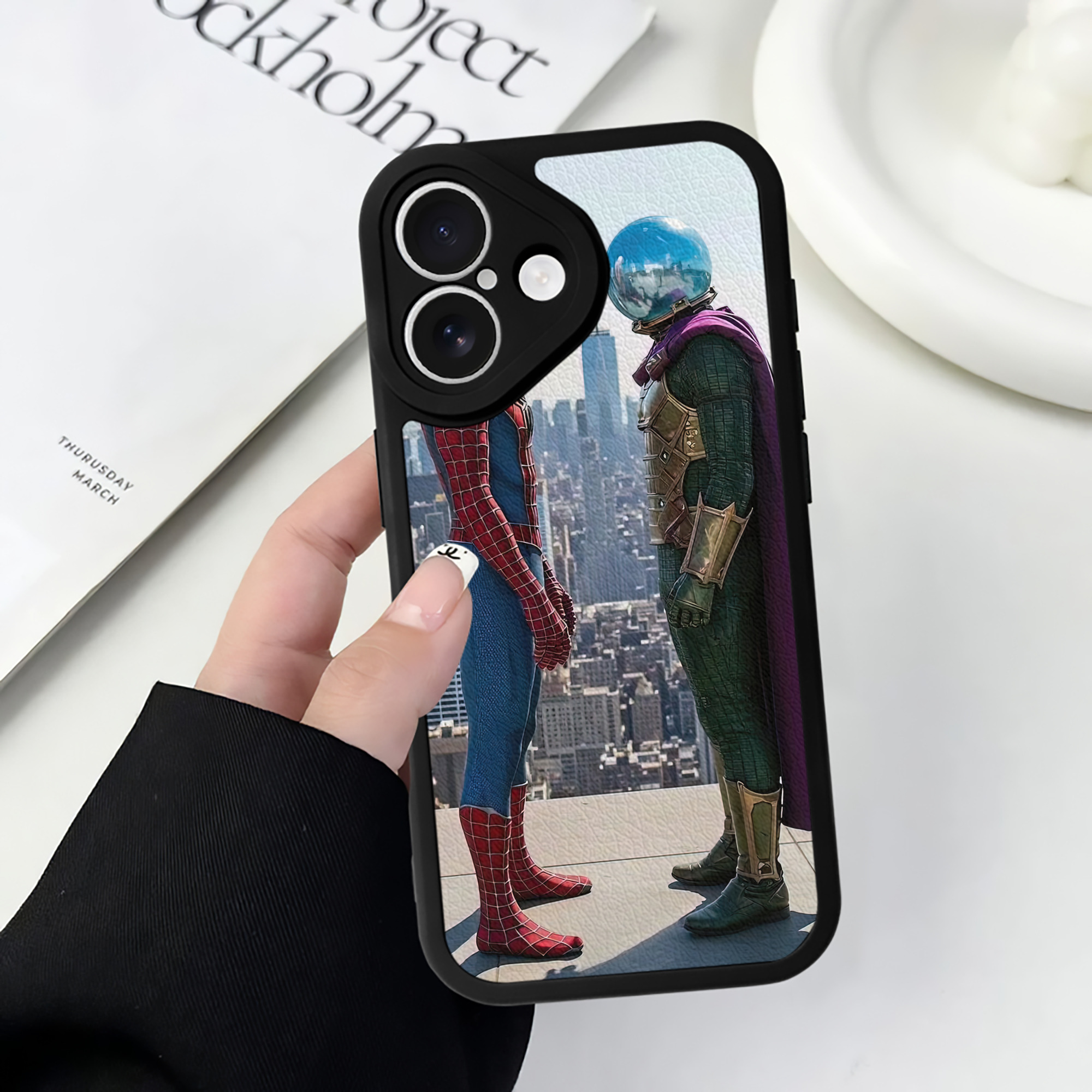 （画像用） Spider Man スパイダーマン 【iPhone 16シリーズ対応】シリコンスマホケース（レザー調） 材質：シリコン